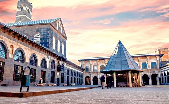 İnci Serra ile  Özel Uçaklı Butik Mardin – Midyat – Diyarbakır Turu