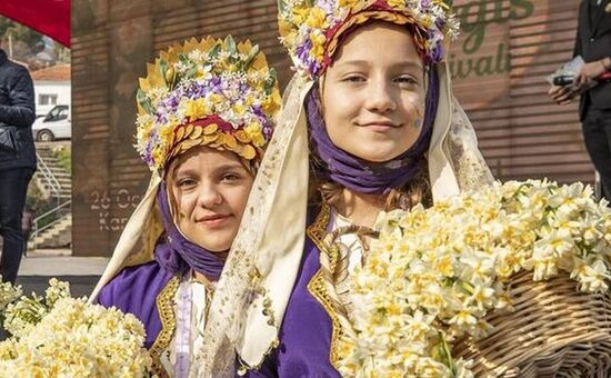 GÜNÜBİRLİK KARABURUN NERGİS FESTİVALİ TURU 